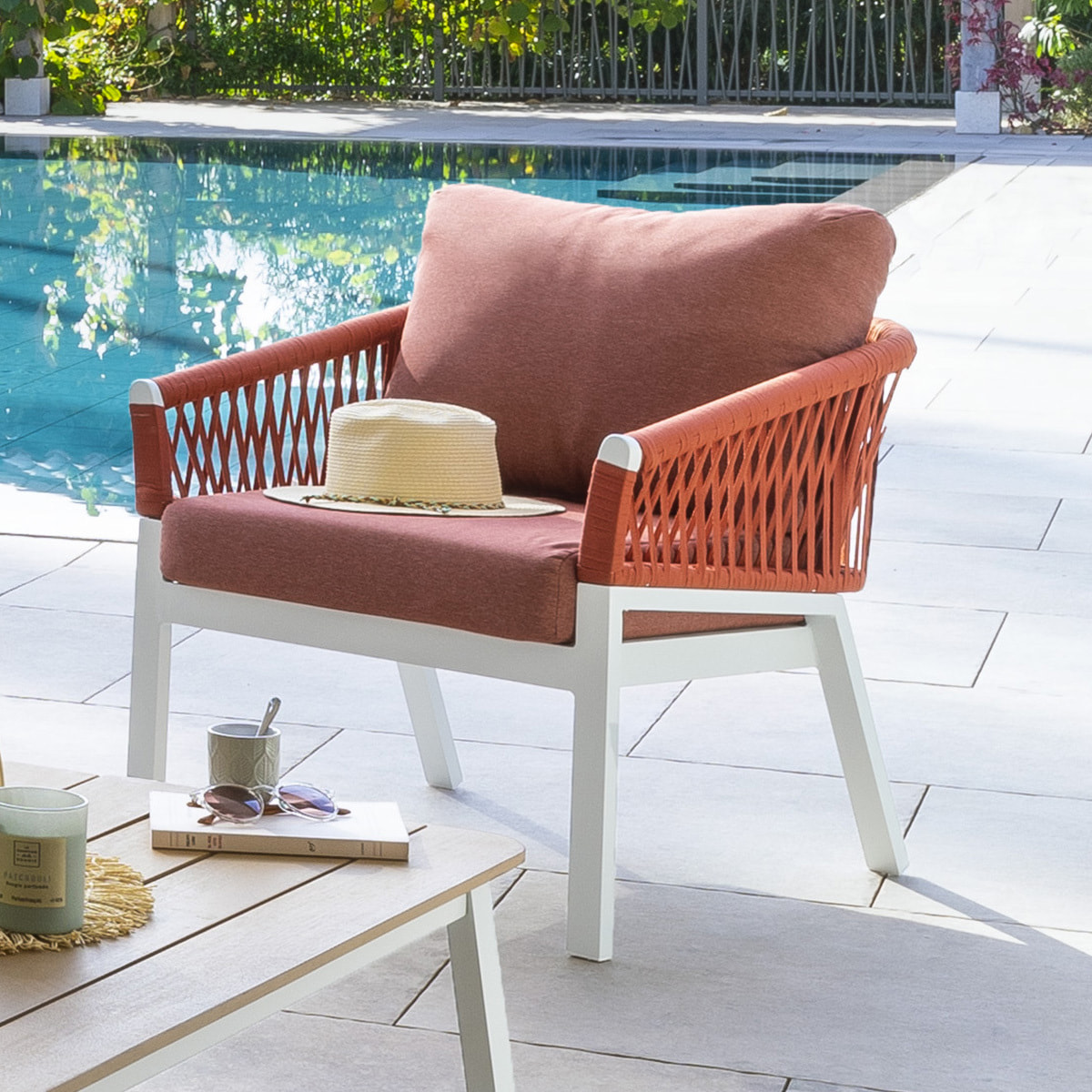Fauteuil de salon de jardin "Oriengo" brique & blanc en aluminium traité époxy