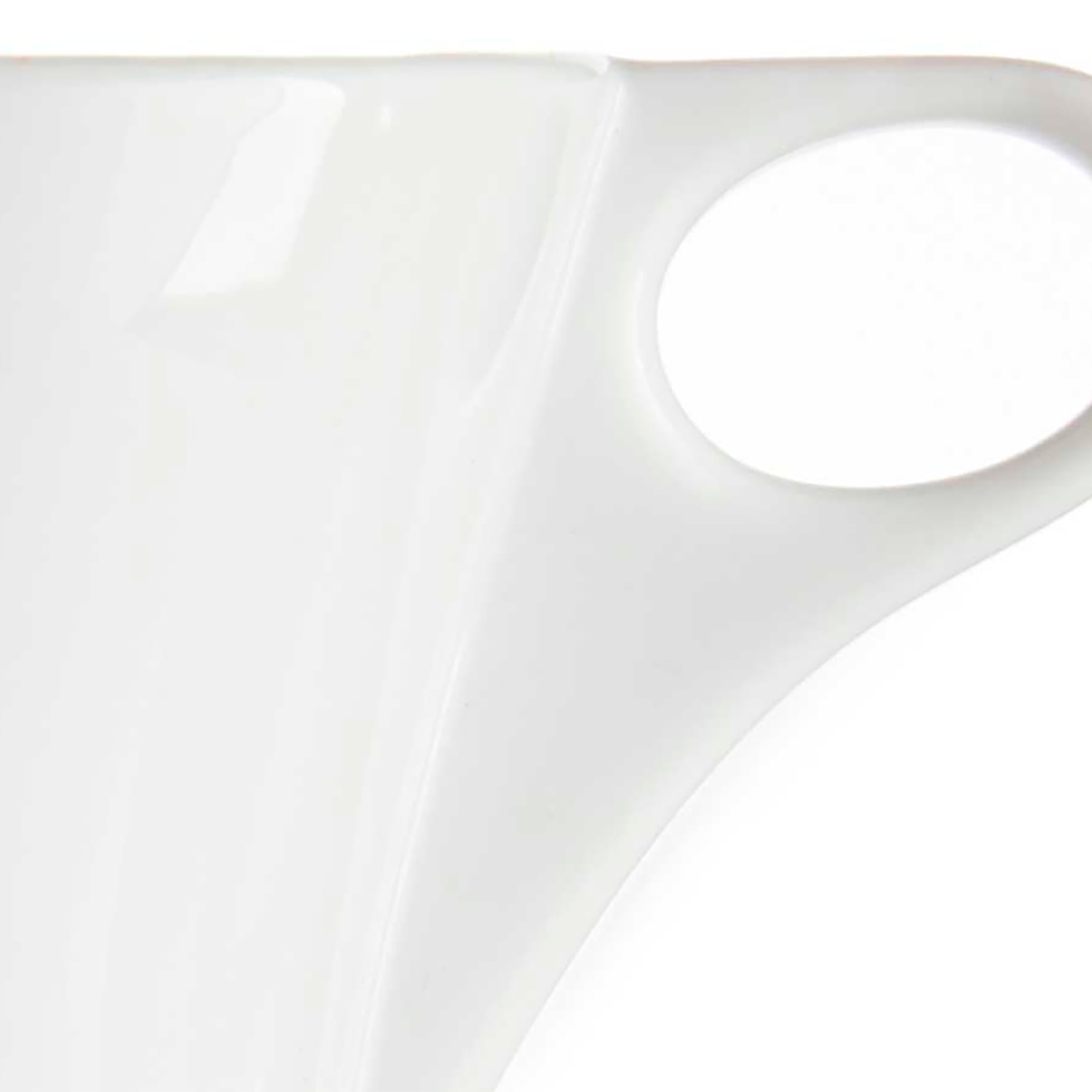 Set de 6 tazas y platos de porcelana blanca con 120 ml de capacidad.