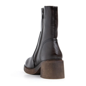 Stivaletto liscio con tacco - MARRONE