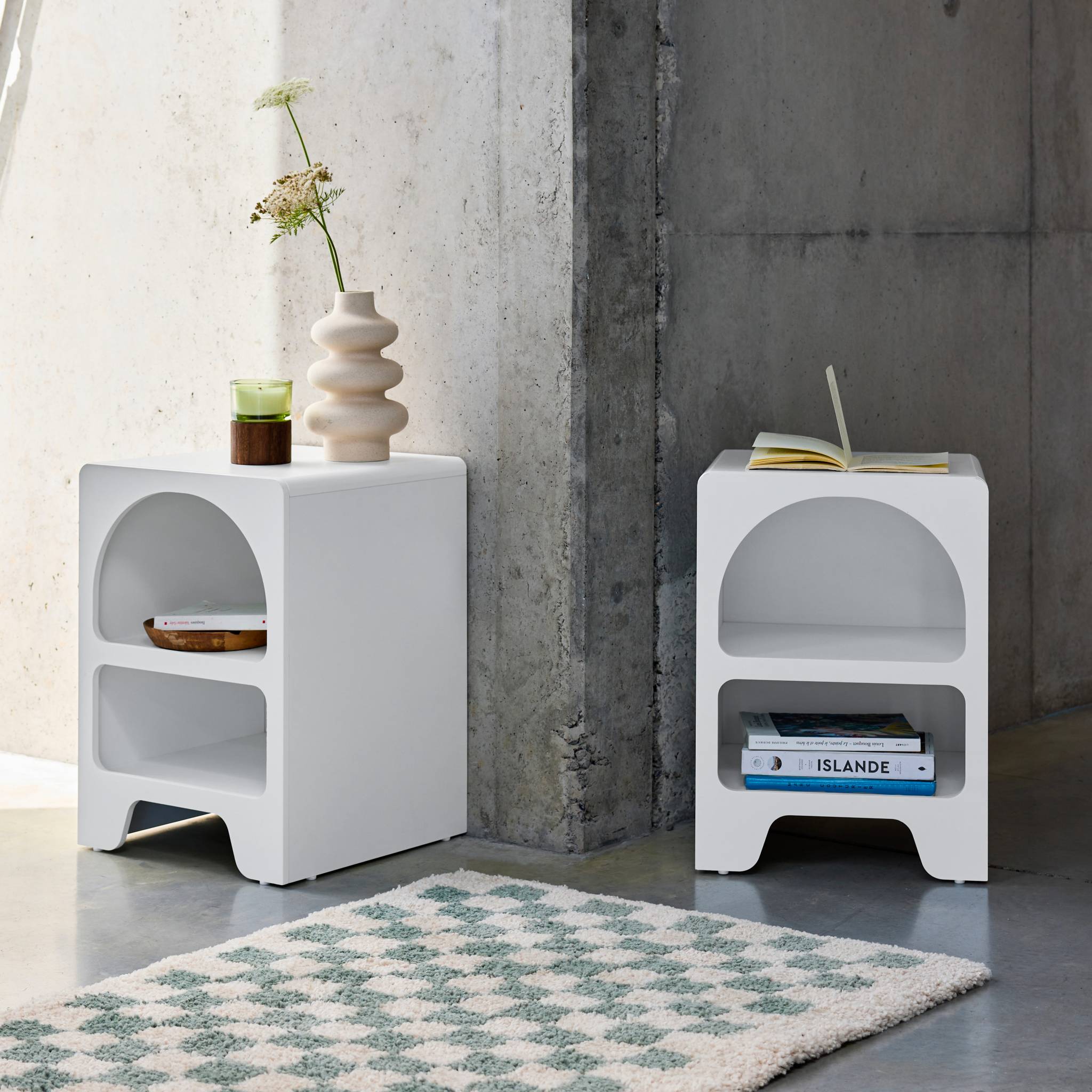 Table de chevet organique effet bois blanc. plusieurs niches 2 compartiments de rangement (lot de 2)