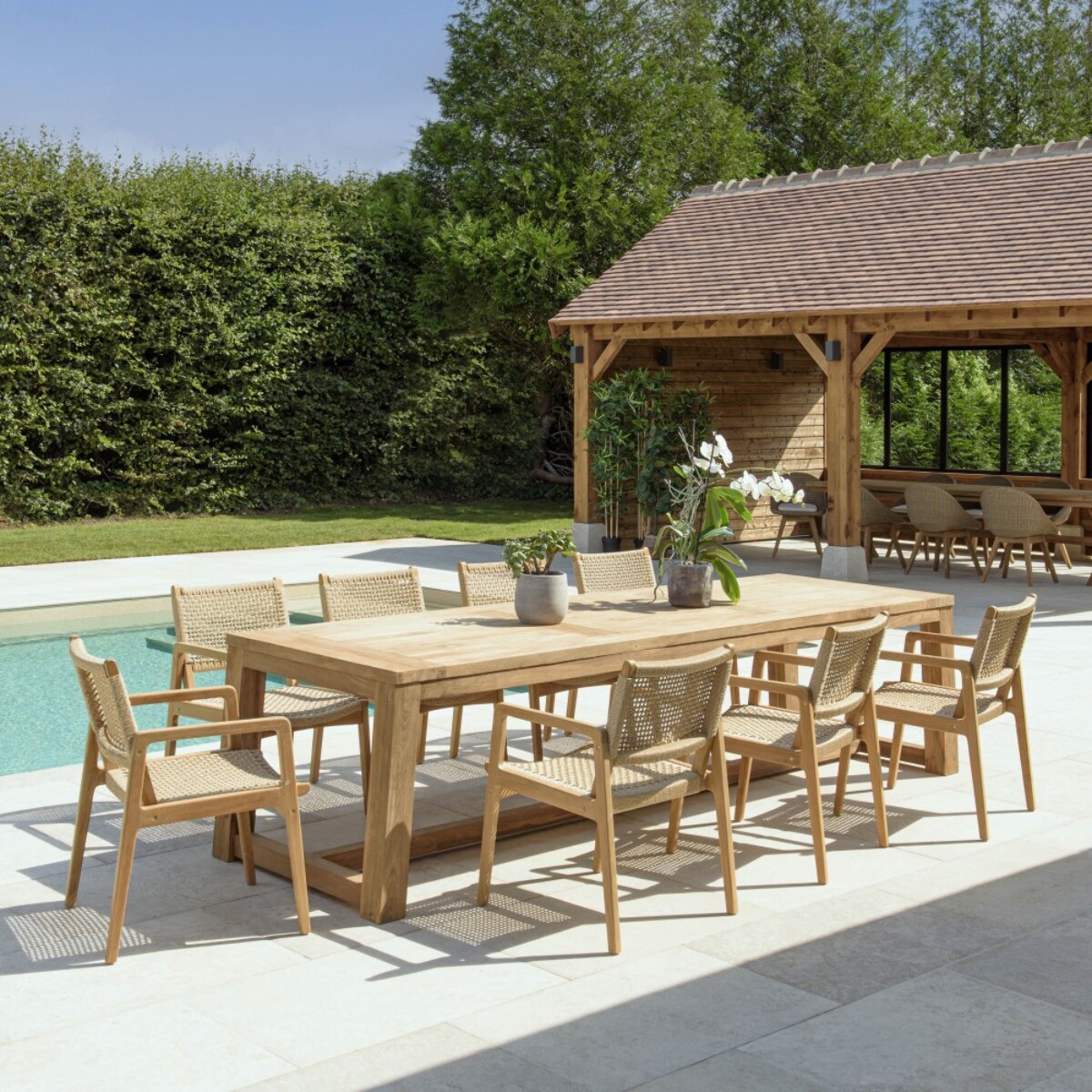 VALERIA - Ensemble de jardin table rectangulaire en bois de teck recyclé rotin 8/10 pers.