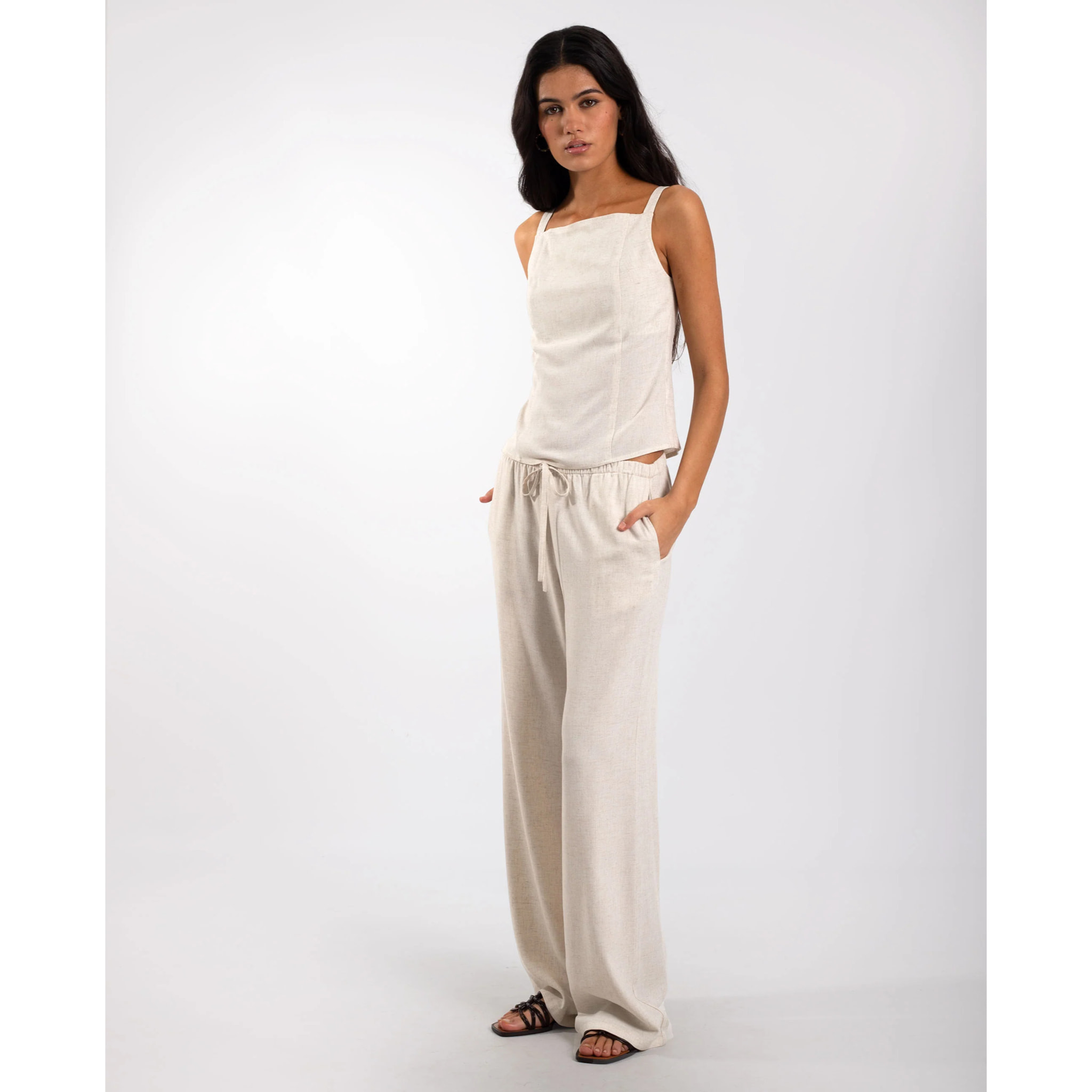 Blusa de mujer de lino con lazos en la espalda