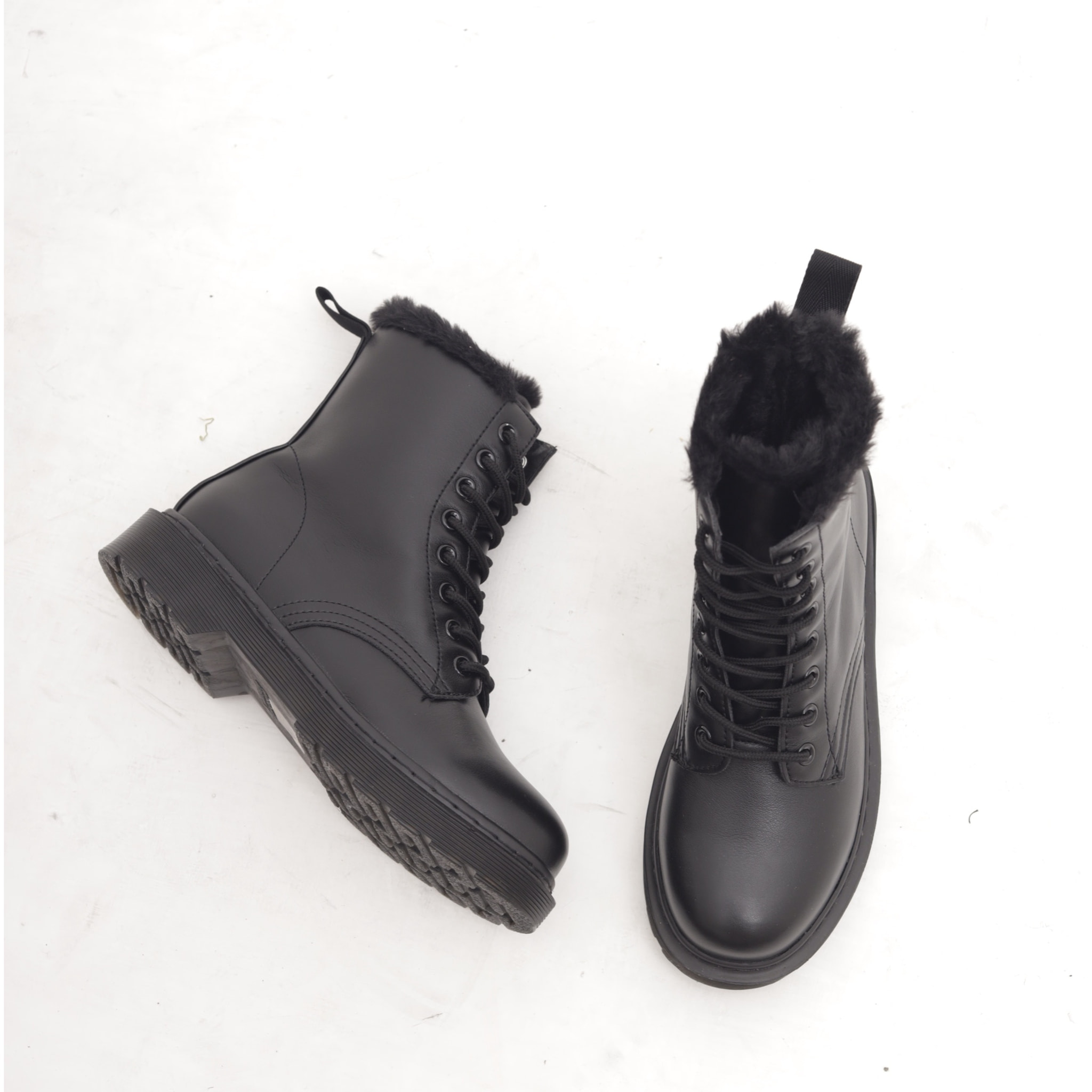 ANFIBIO 8 BUCHI FUR NERO