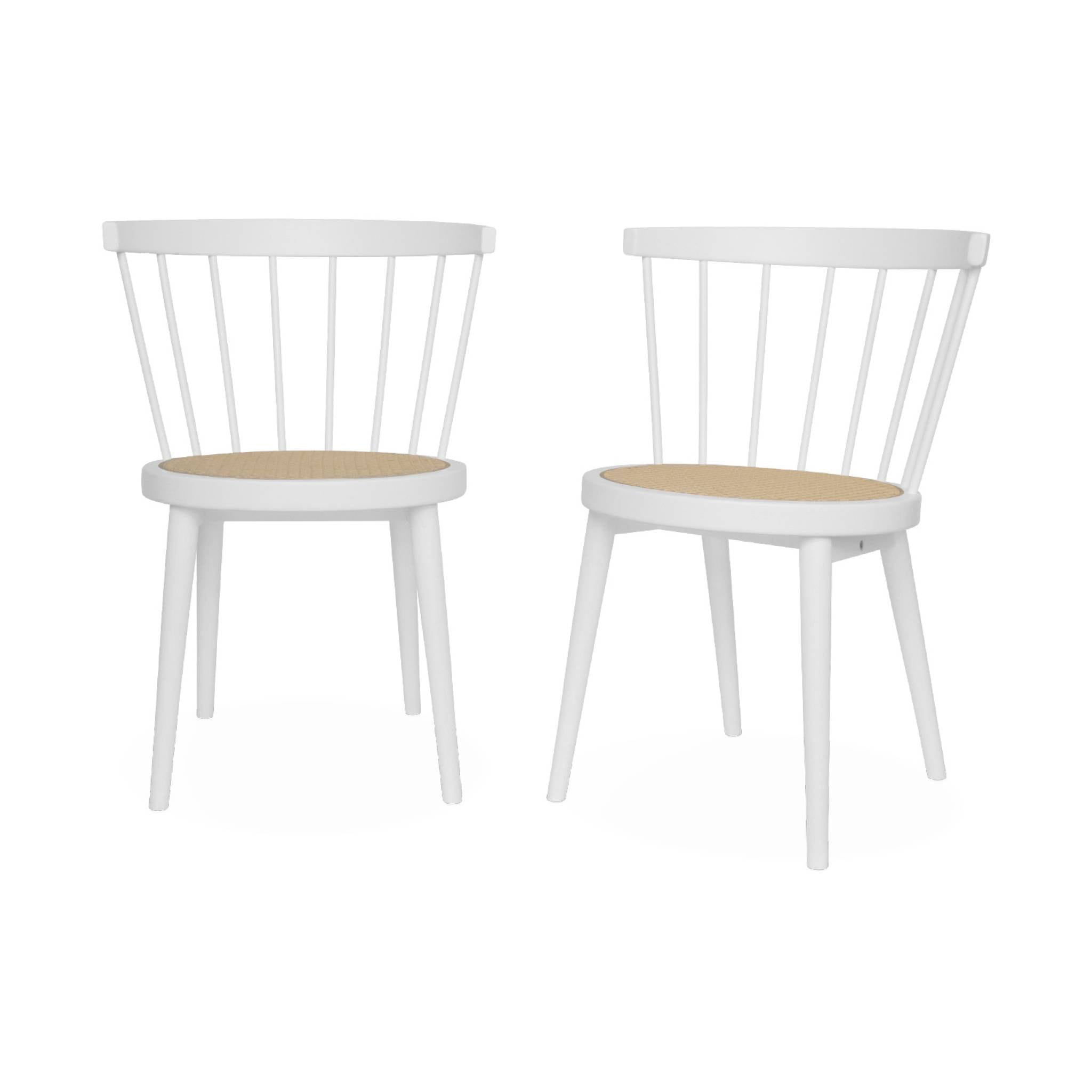 Lot de 2 chaises blanches en bois et cannage. Nora. L 54 x P 54 x H 76.5cm.