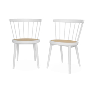 Lot de 2 chaises blanches en bois et cannage. Nora. L 54 x P 54 x H 76.5cm.