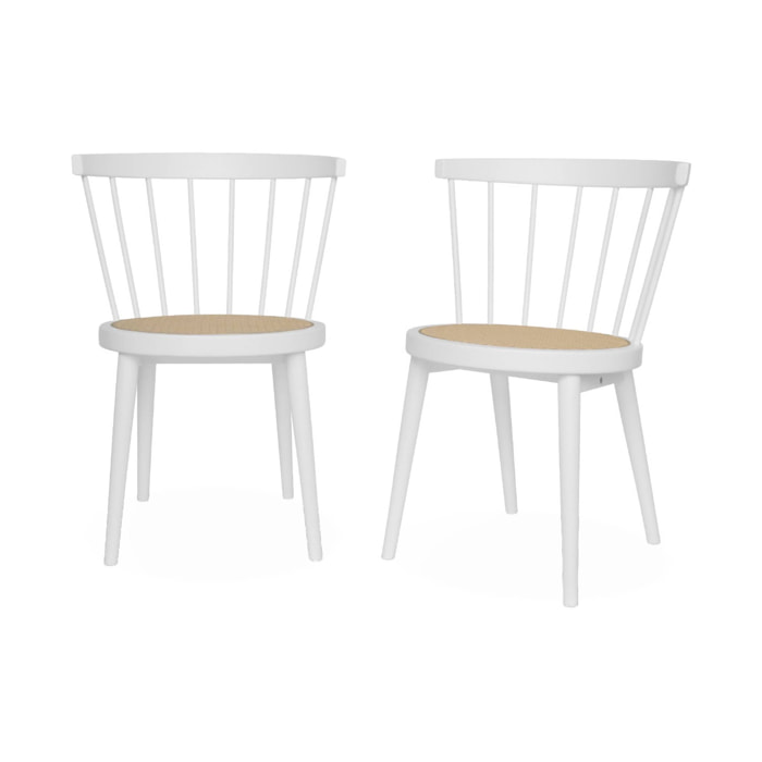 Lot de 2 chaises blanches en bois et cannage. Nora. L 54 x P 54 x H 76.5cm.