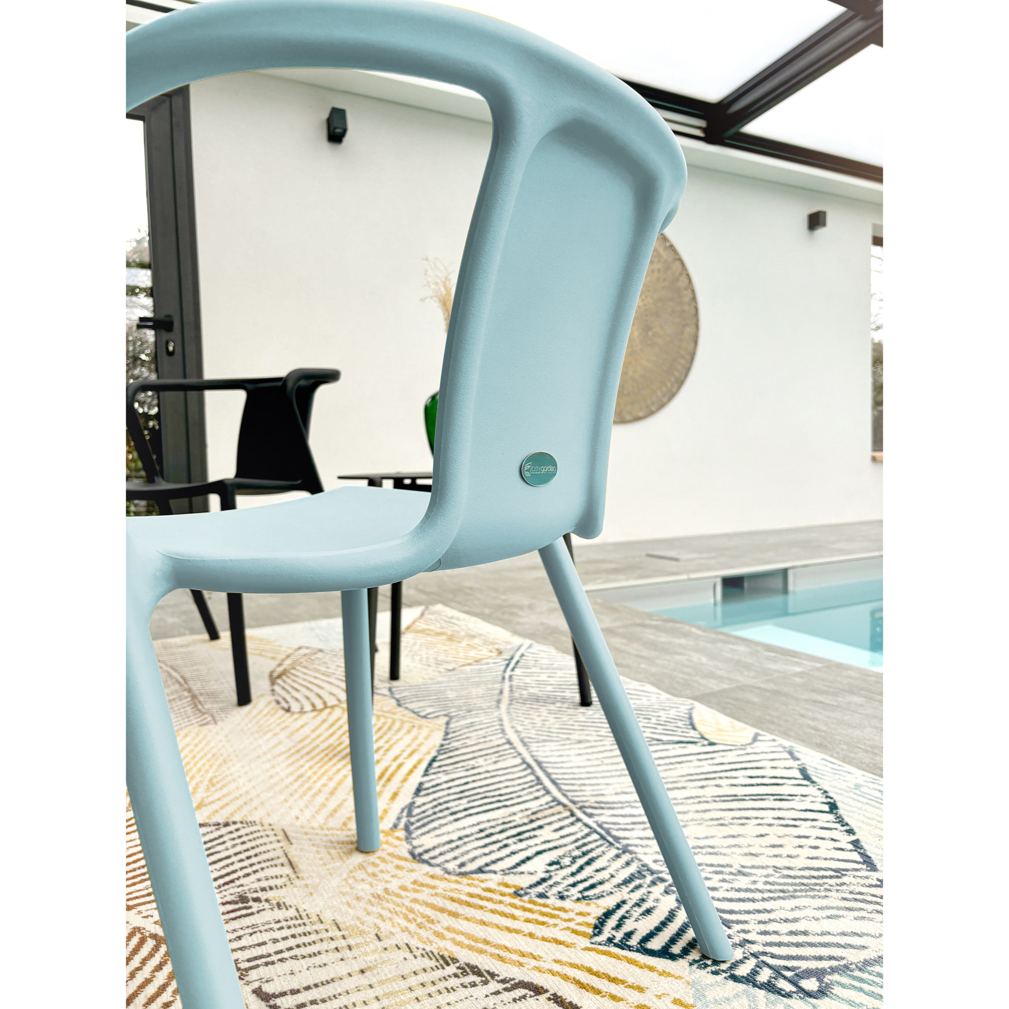 DIEGO - Fauteuil de jardin empilable en polypropylène bleu azur