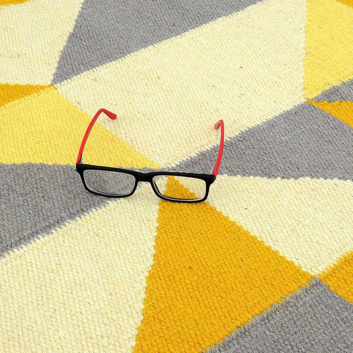 Tapis Kilim tissé à la main en laine motif Géométrique dans les teintes de Bleu