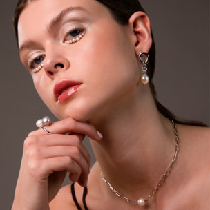 PERLAVIVA - Anello Contrarié in Argento 925 placcato Oro Bianco 18Kt con Perle a Bottone Bianca e Grigia d'Acqua Dolce Ø10/11mm