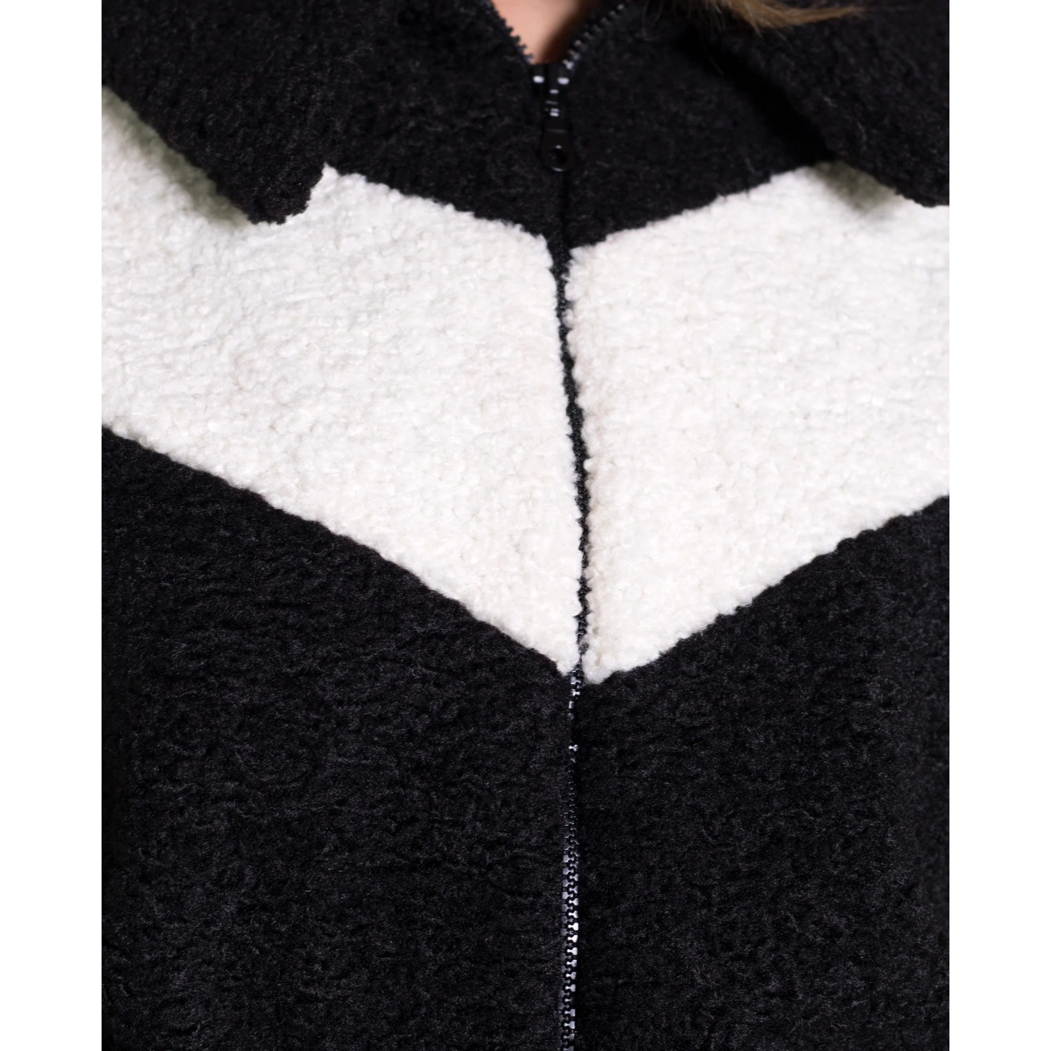 CHAQUETA BALANCE · NEGRO Y BLANCO