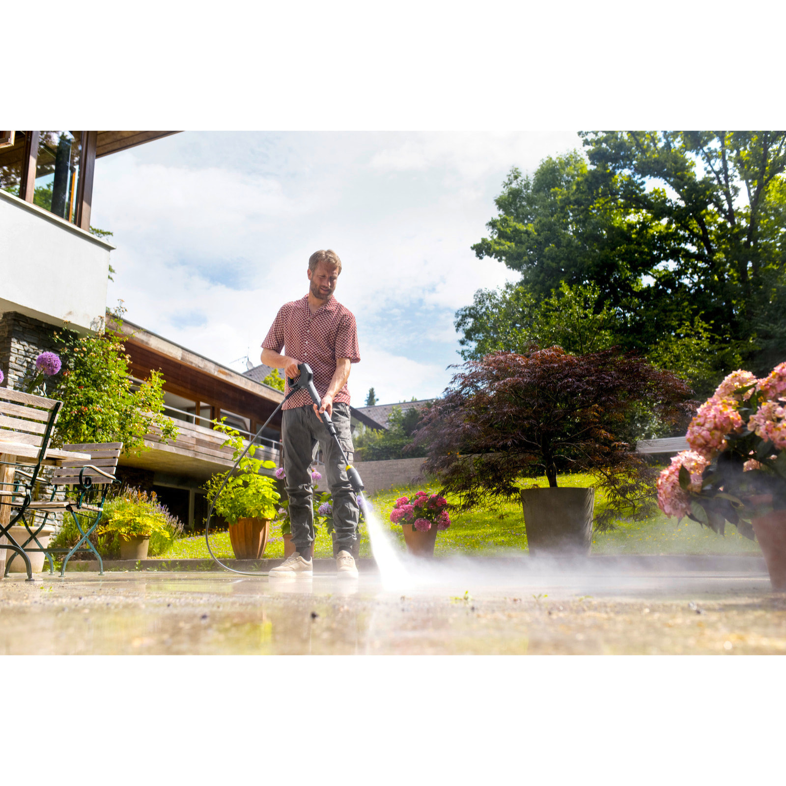 Nettoyeur haute pression KARCHER K4 Comfort Premium Veranda - 130 bars - 420L/h - brosse terrasse