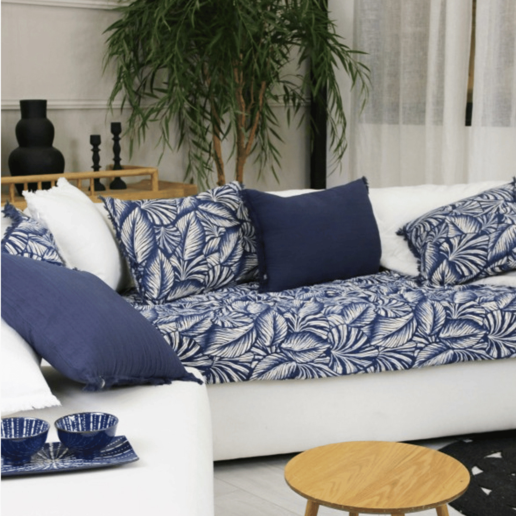 Coussin motif feuilles exotiques - Bleu Marine