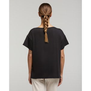 Maglia manica corta scollo barchetta in viscosa sostenibile vestibilità over