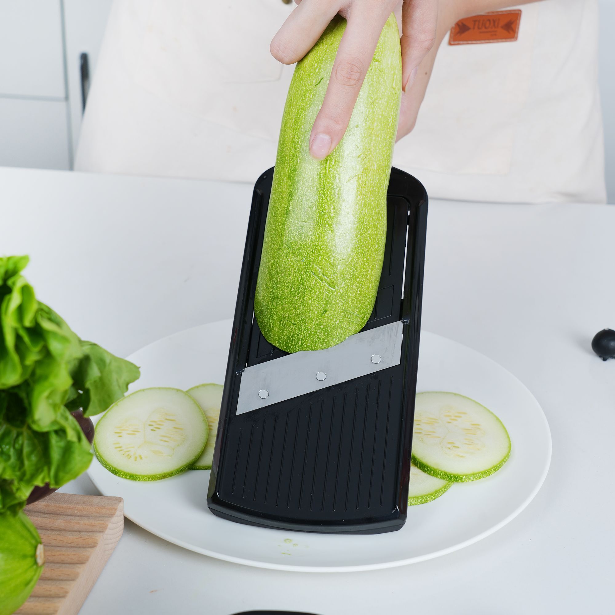 Mandoline avec poignée en plastique noir