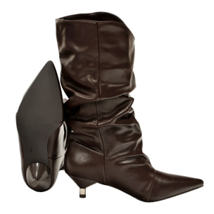 Stivaletto in simil pelle con tacco basso