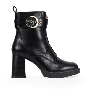 Botines negros con tacón y cremallera