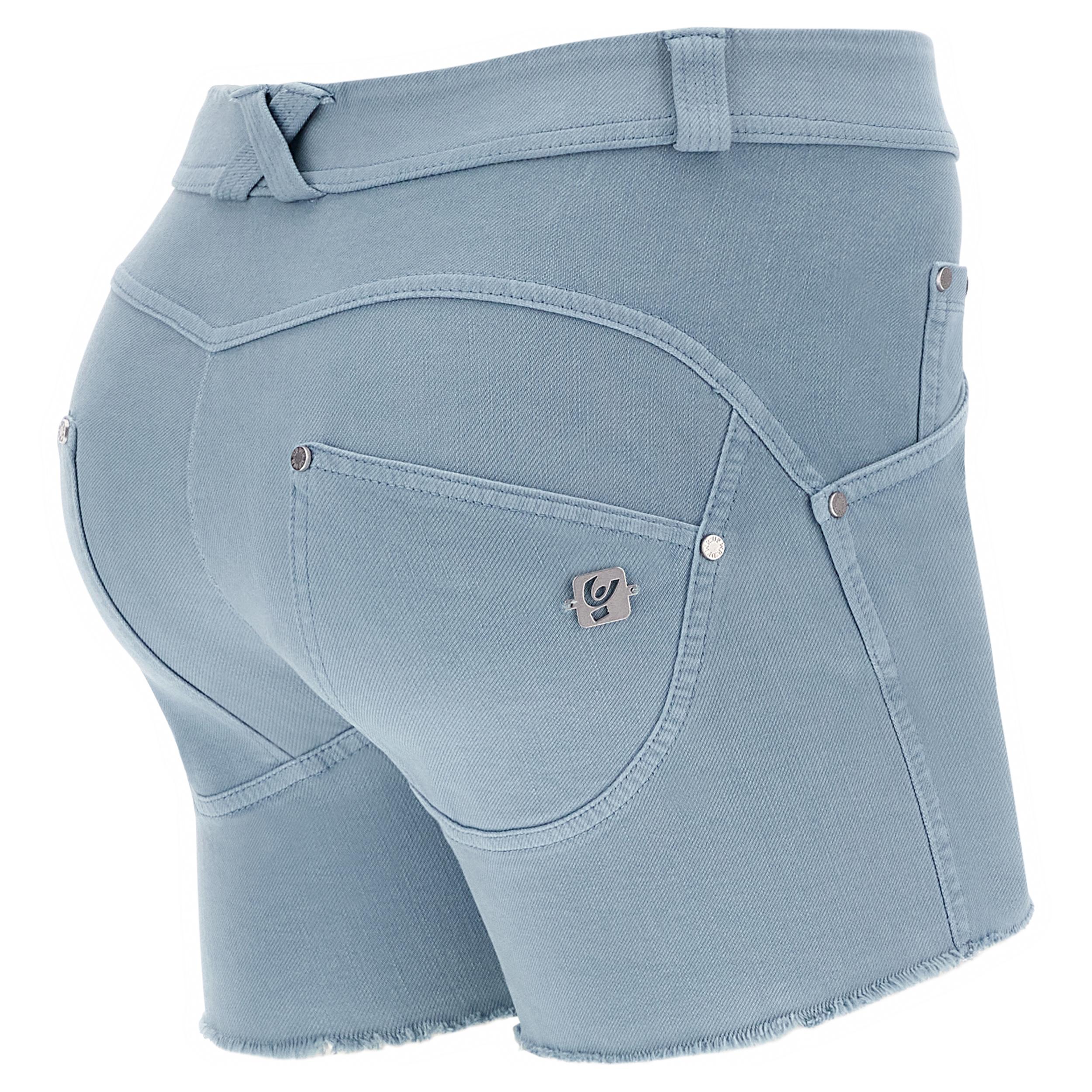 Shorts WR.UP® in denim navetta ecologico fondo sfrangiato e abrasioni