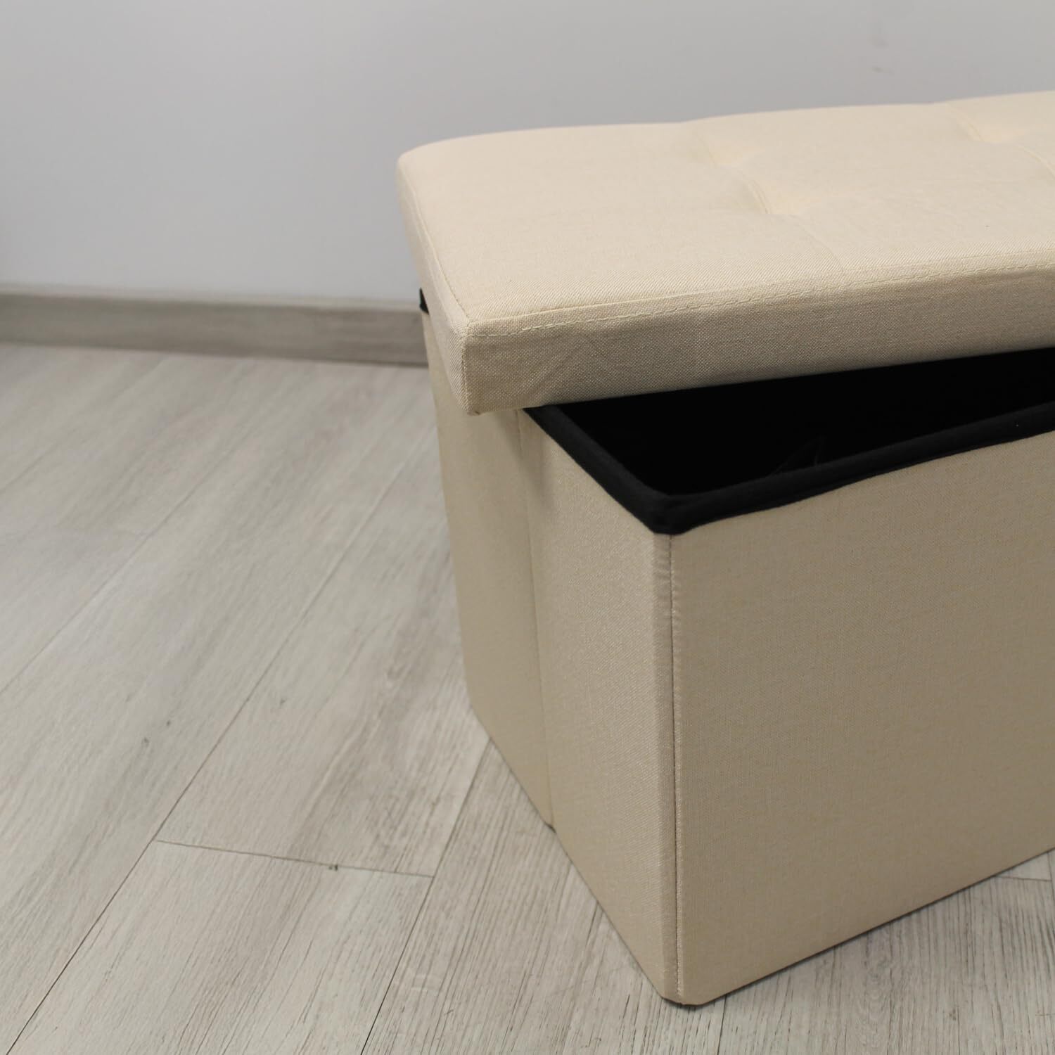 Pouf contenitore imbottito in tessuto con seduta lunga, panca multifunzione con spazio interno, ideale come poggiapiedi, seduta o contenitore, pratico e versatile per soggiorno, camera o ingresso, facile da pulire, dimensioni 76x34x34 cm