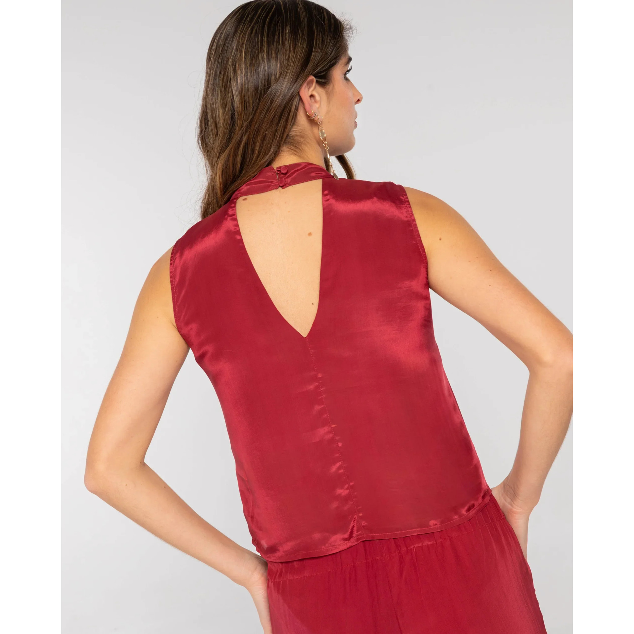 Blusa sin mangas con tejido bordado con abalorios de mujer