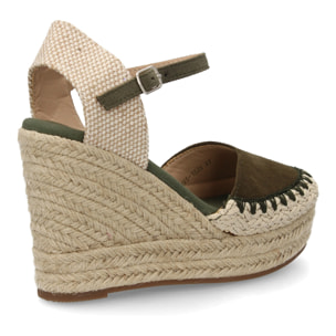 Alpargata de cuña alta de esparto con cierre de hebilla