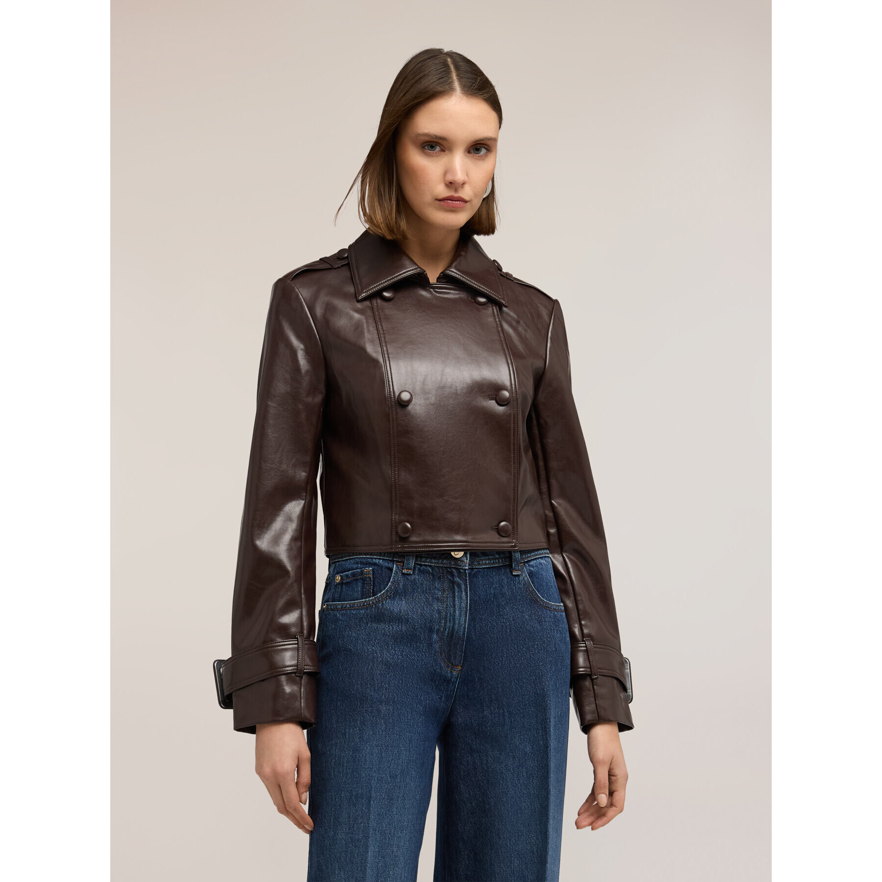 Motivi - Chaqueta cropped en tejido revestido brillante - Burgundy