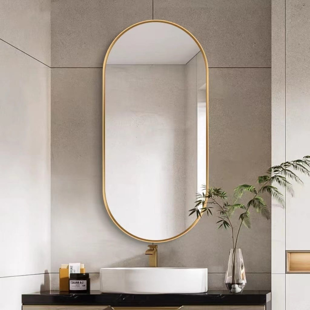 Specchio ovale da parete moderno con cornice dorata