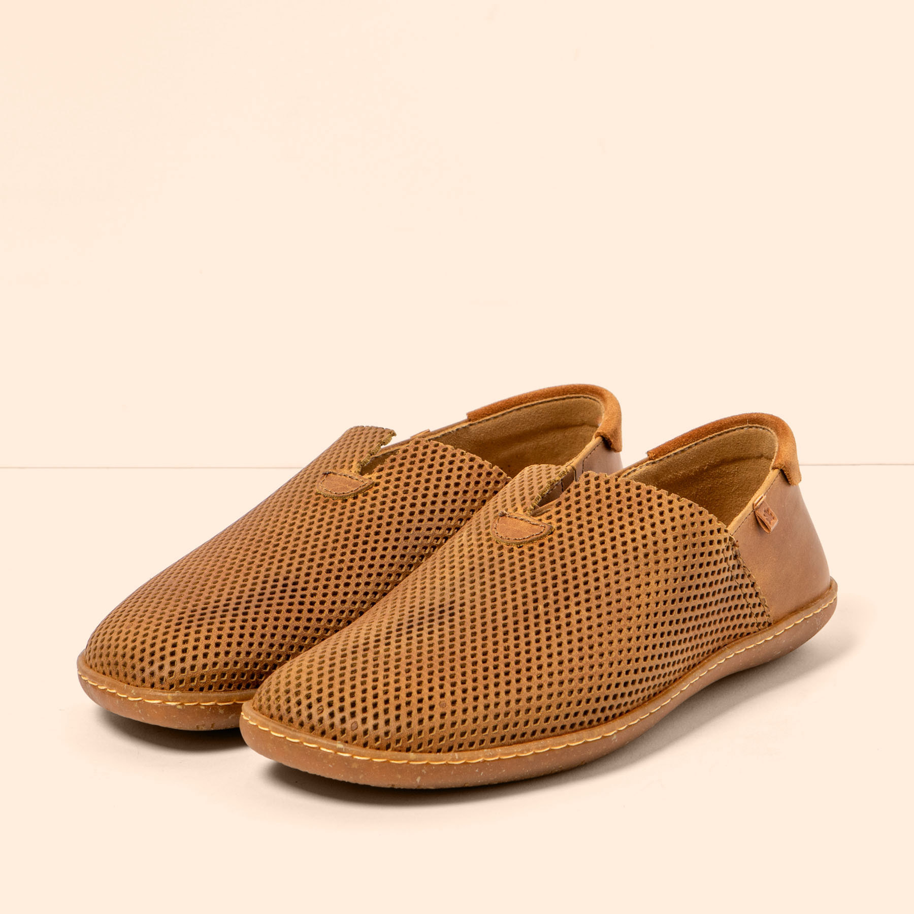 Zapatos N275R ARIZONA PERFORADA MOSTAZA/EL VIAJERO color Mostaza