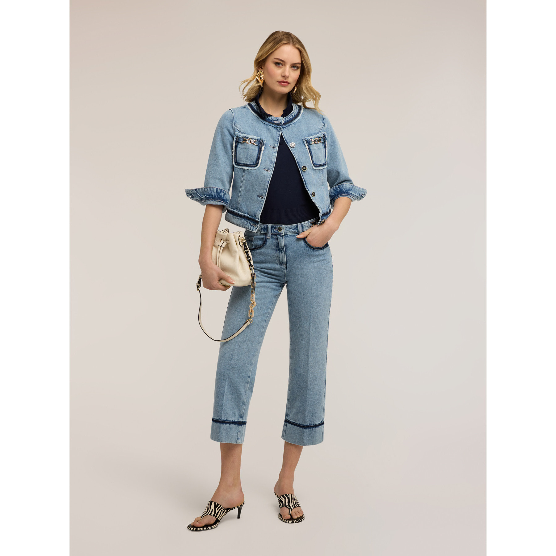 Motivi - Jeans cropped wide fit con catena - Azzurro