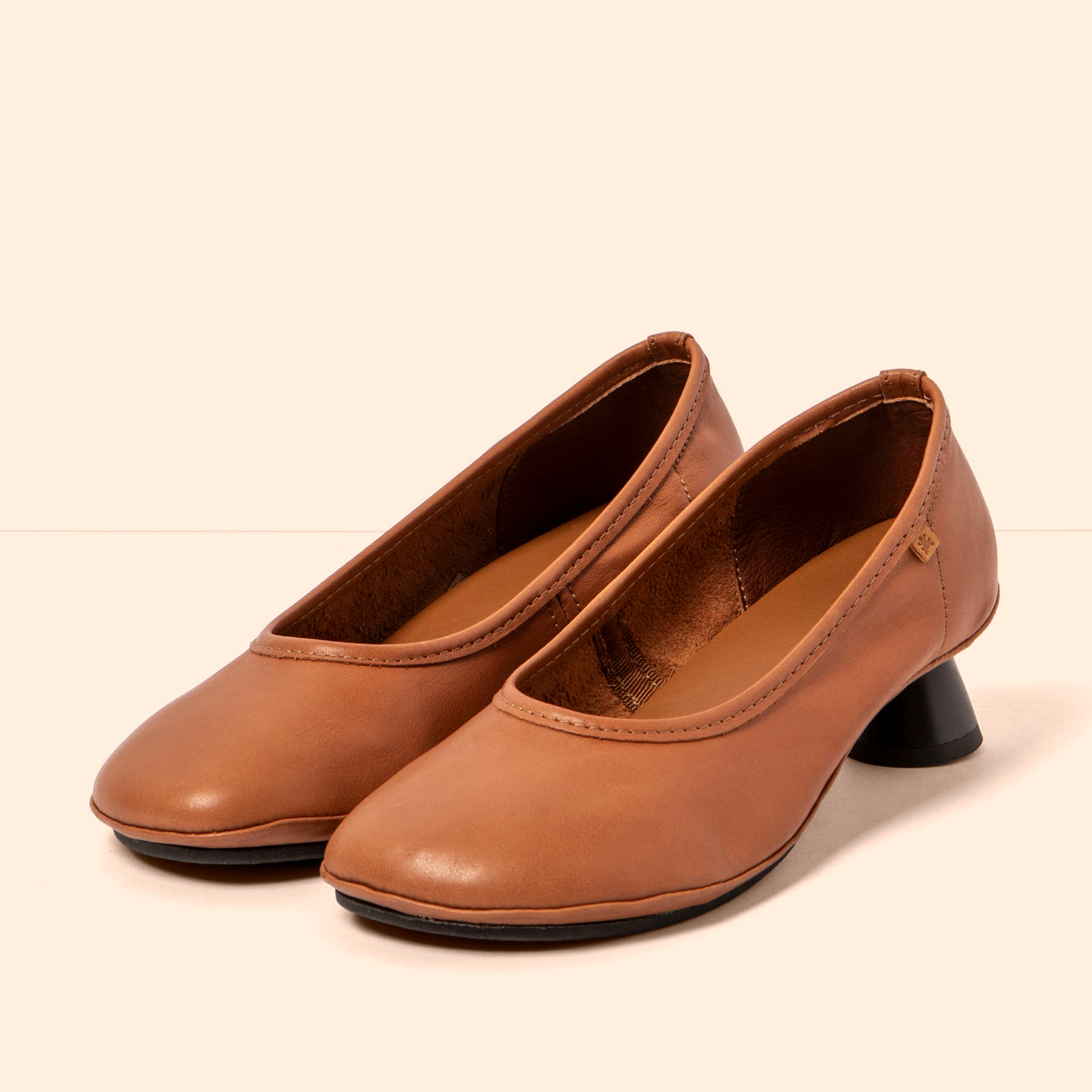 Zapatos con tacón N694 SOFT NAPPA CUERO/ ALMA color Cuero