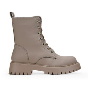 Botines militares taupe con cordones y suela dentada