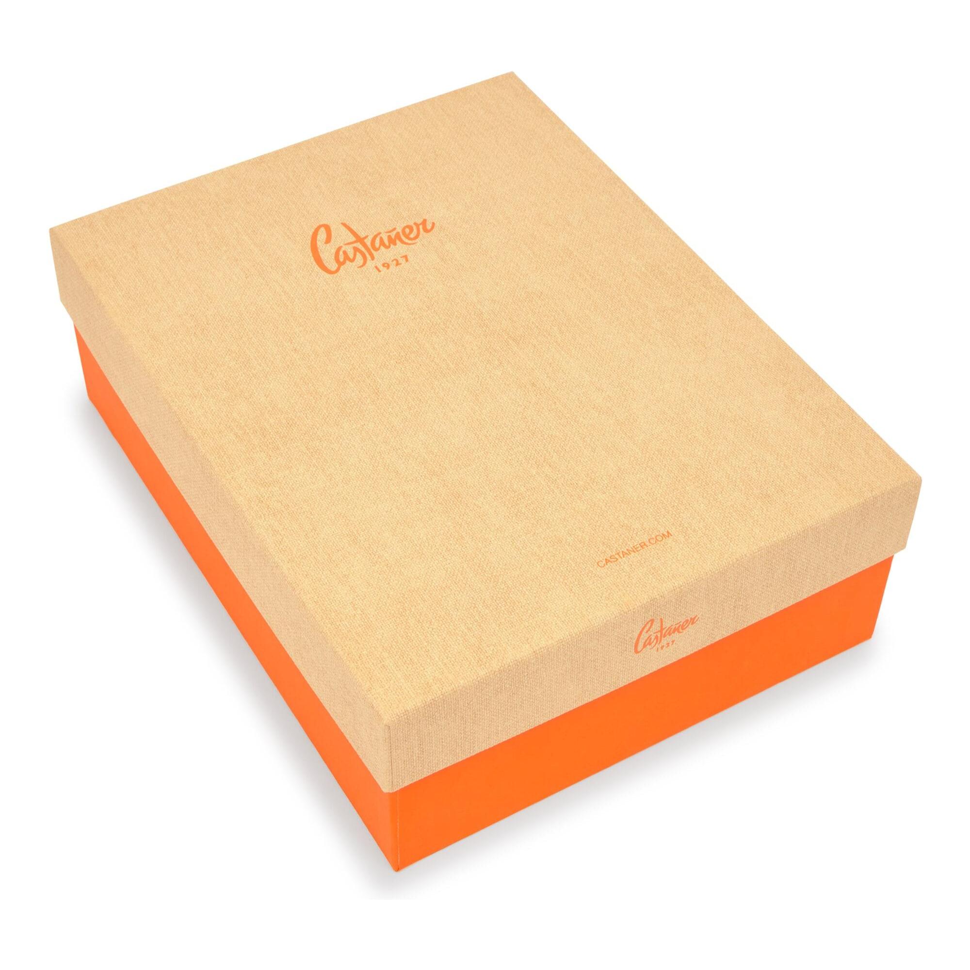 Sandalia de tacón Fibi en cuero metalizado con cierre de hebilla