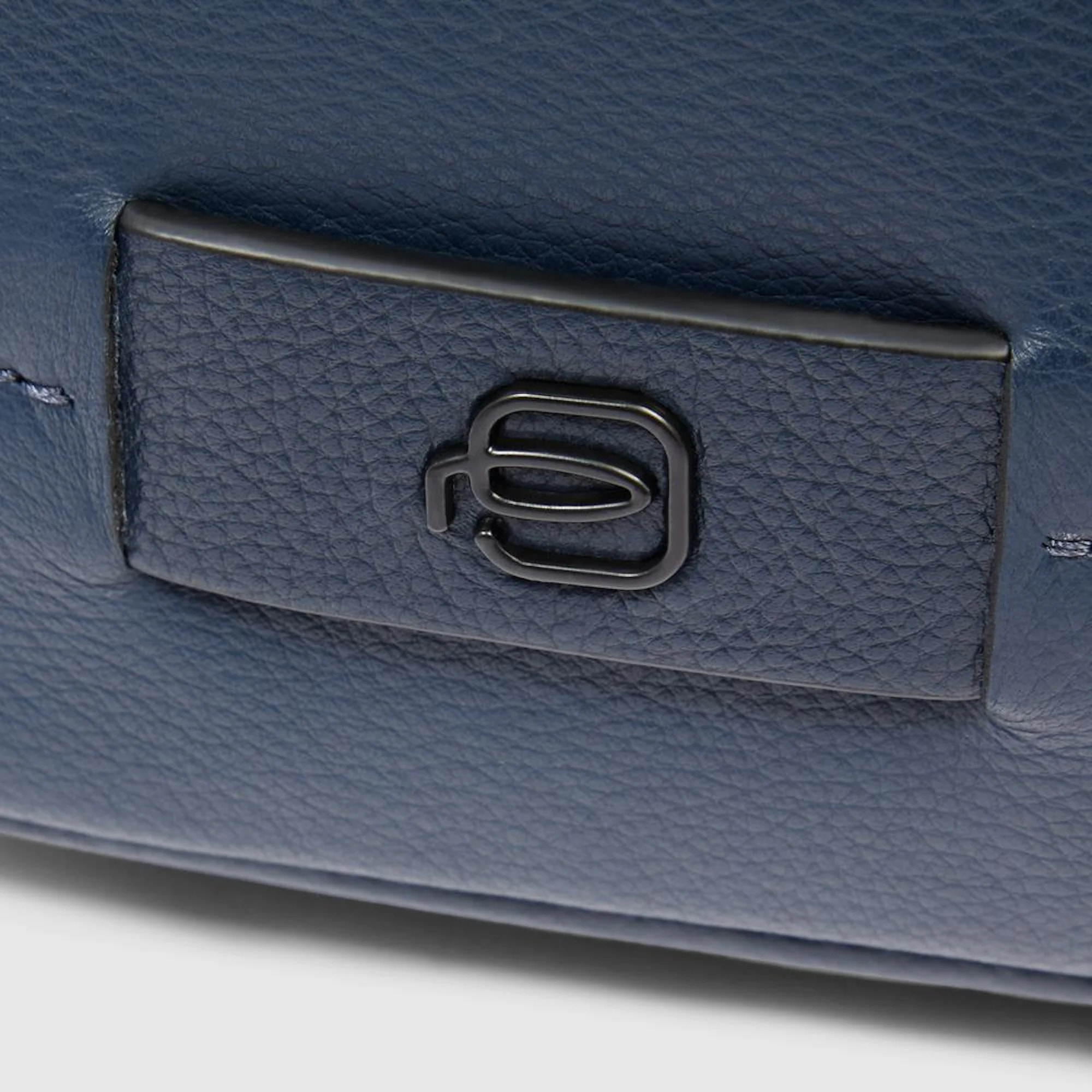 Piquadro Borsello in pelle porta iPad®, schermato con protezione RFID