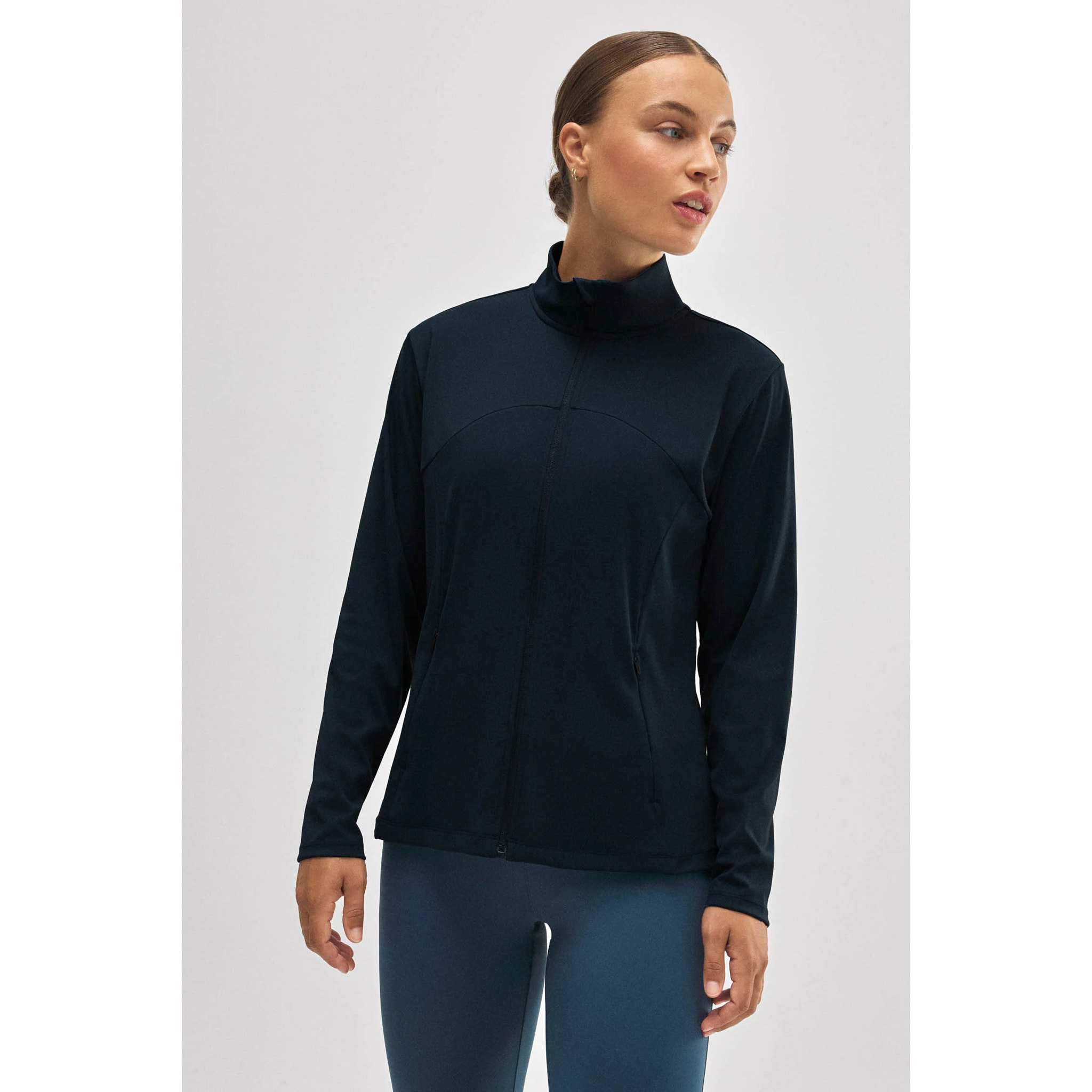 Giacca sportiva nera traspirante e aderente