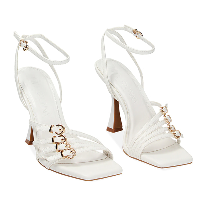 Sandalias con tacón blancos