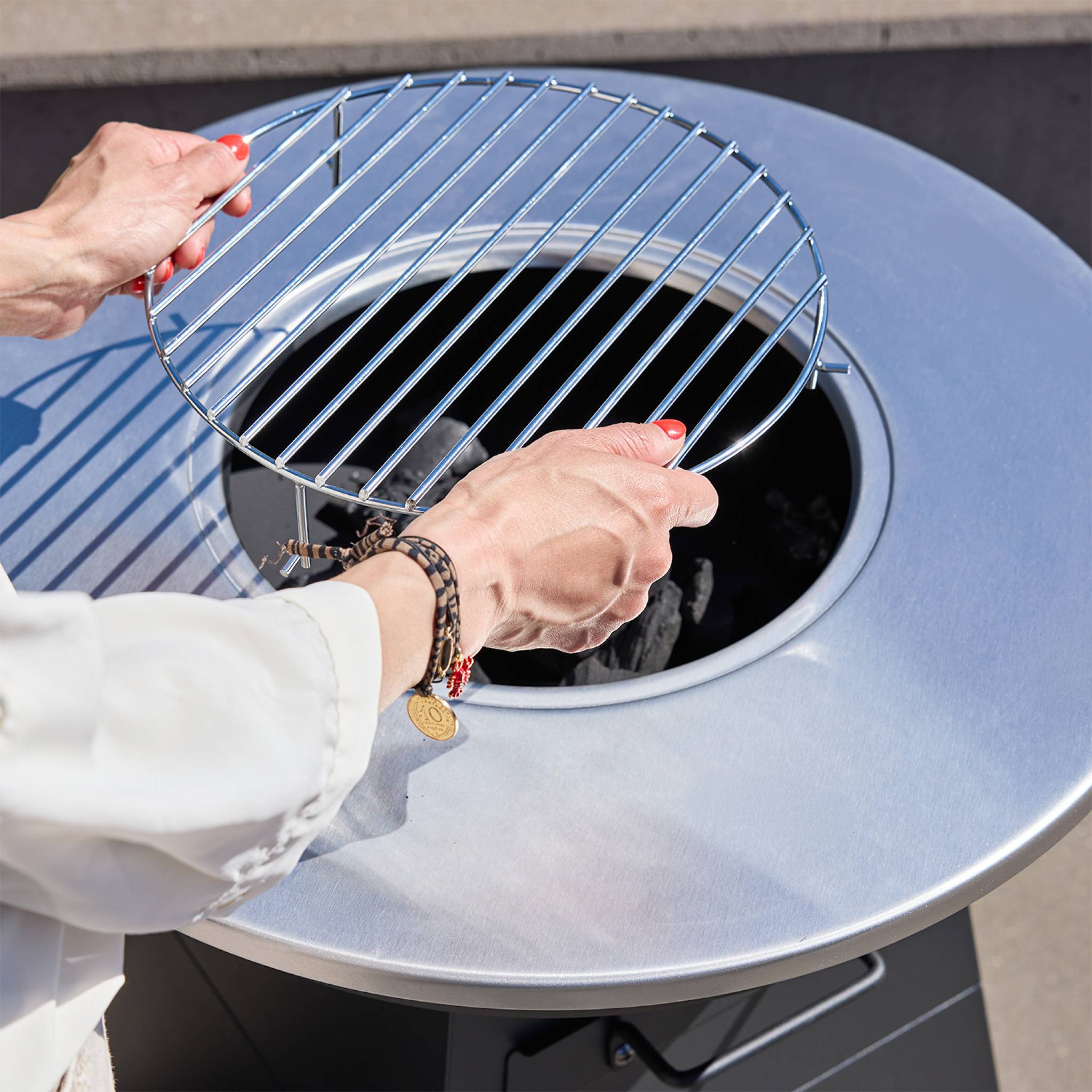 Brasero barbecue Ø59cm avec espace de rangement IZALCO