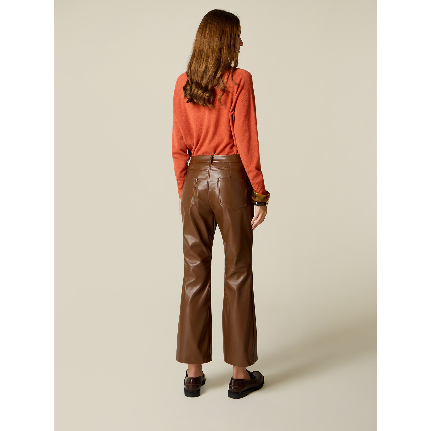 Oltre - Pantaloni flare in tessuto spalmato - Marrone