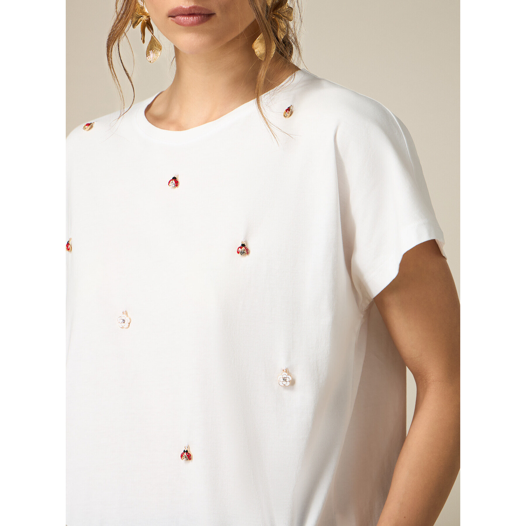 Oltre - T-shirt boxy con charms - Bianco