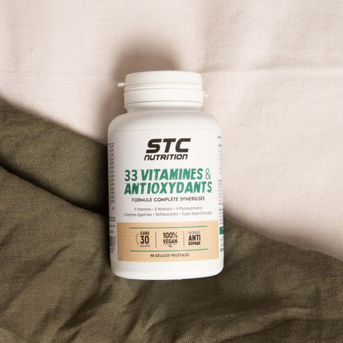 STC NUTRITION - 33 Vitamins & Antioxydants - Formule Complète Synergisée - 11 Vitamines + 8 Minéraux + 6 Phytonutriments - 100% Végan - Conforme à la norme anti-dopage - 90 gélules - Cure de 30 jours