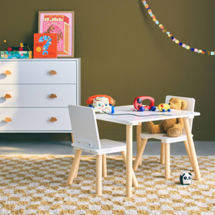 Table carrée enfant avec 2 chaises. pieds en pin. blanc