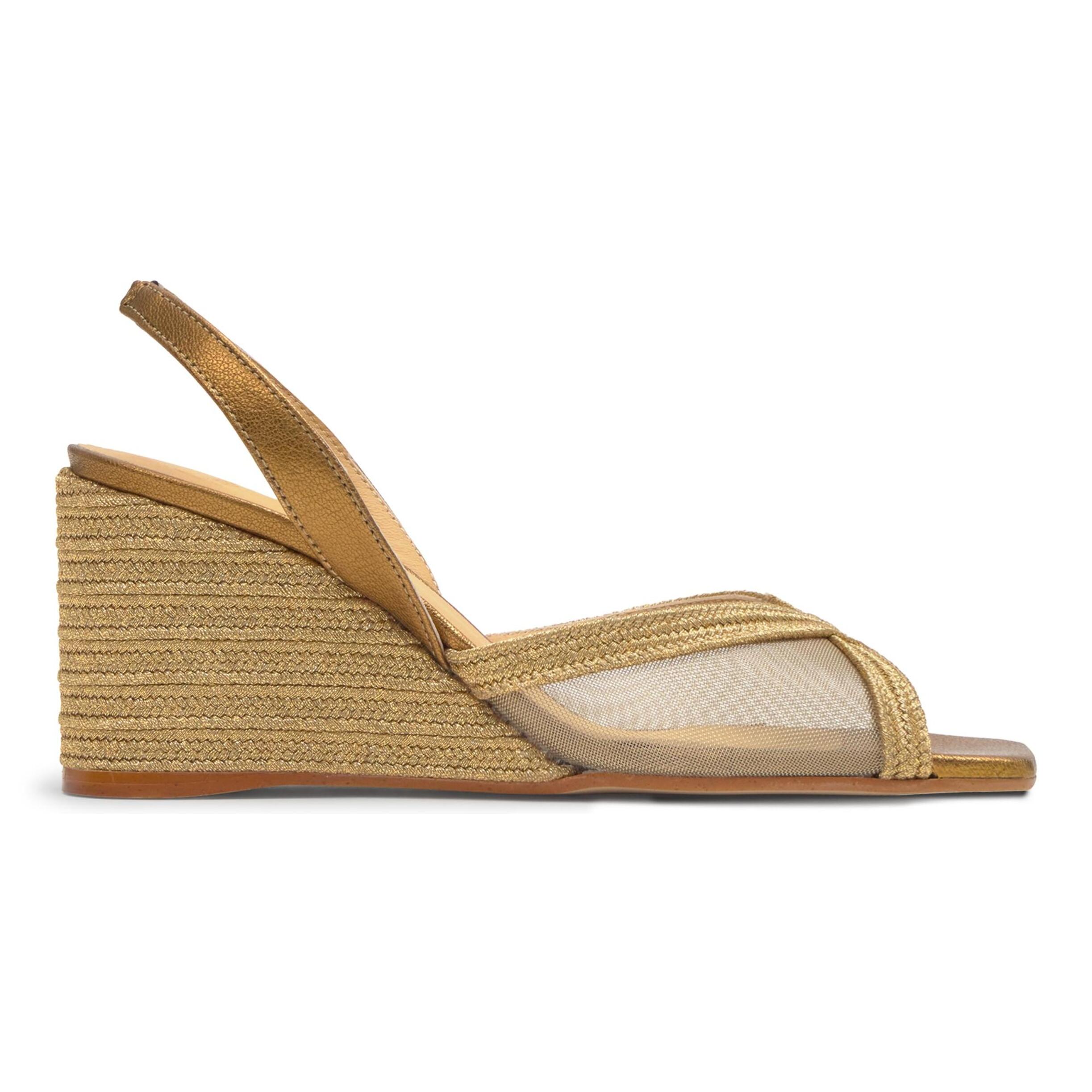 Sandalia Betty destalonada cuña forrada en malla y trenzado metalizado artesanal