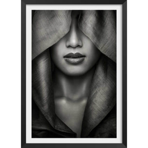 Affiche portrait de femme - Capuche Affiche sous cadre noir