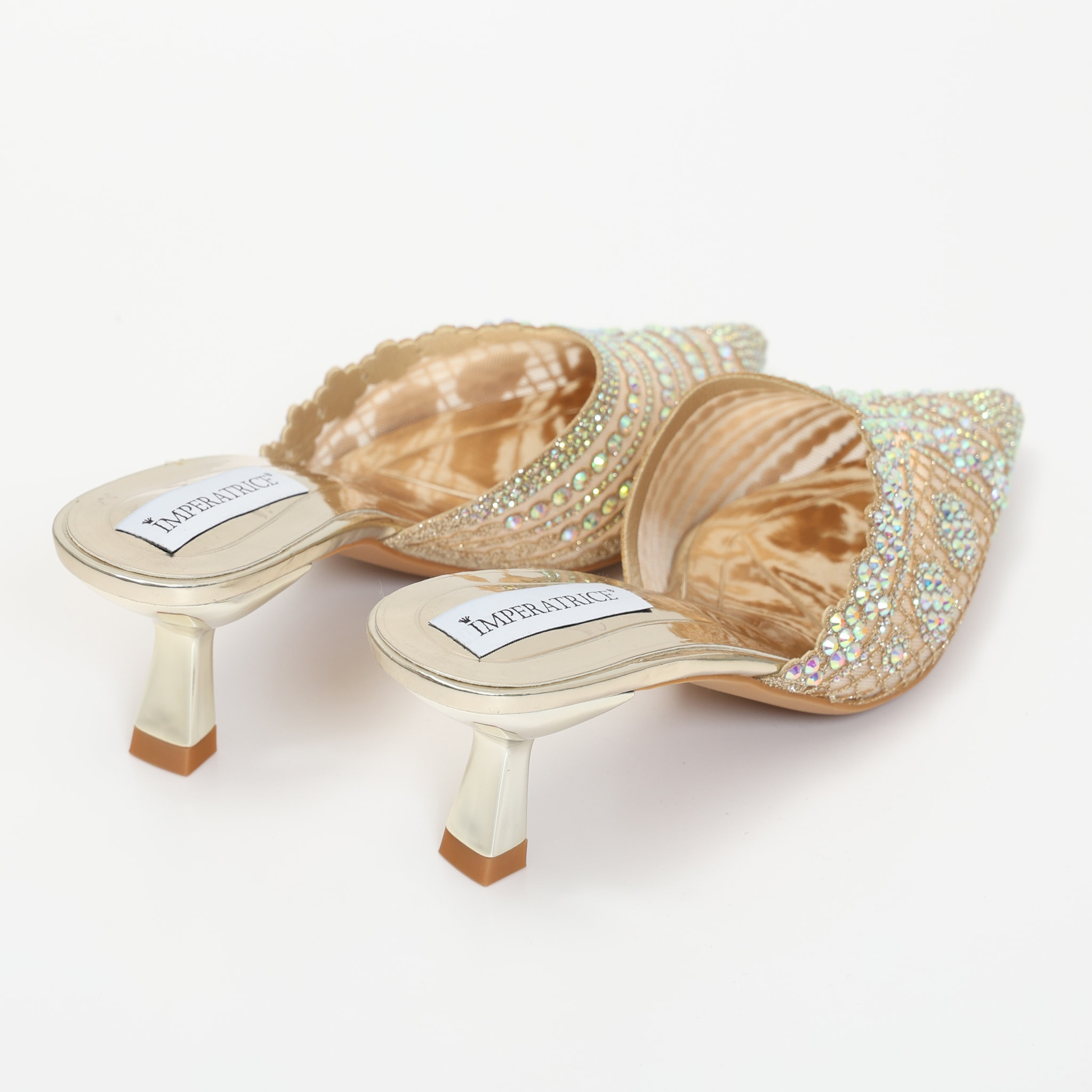 Sandali in simil pelle con tacco a rocchetto e tomaia gioiello