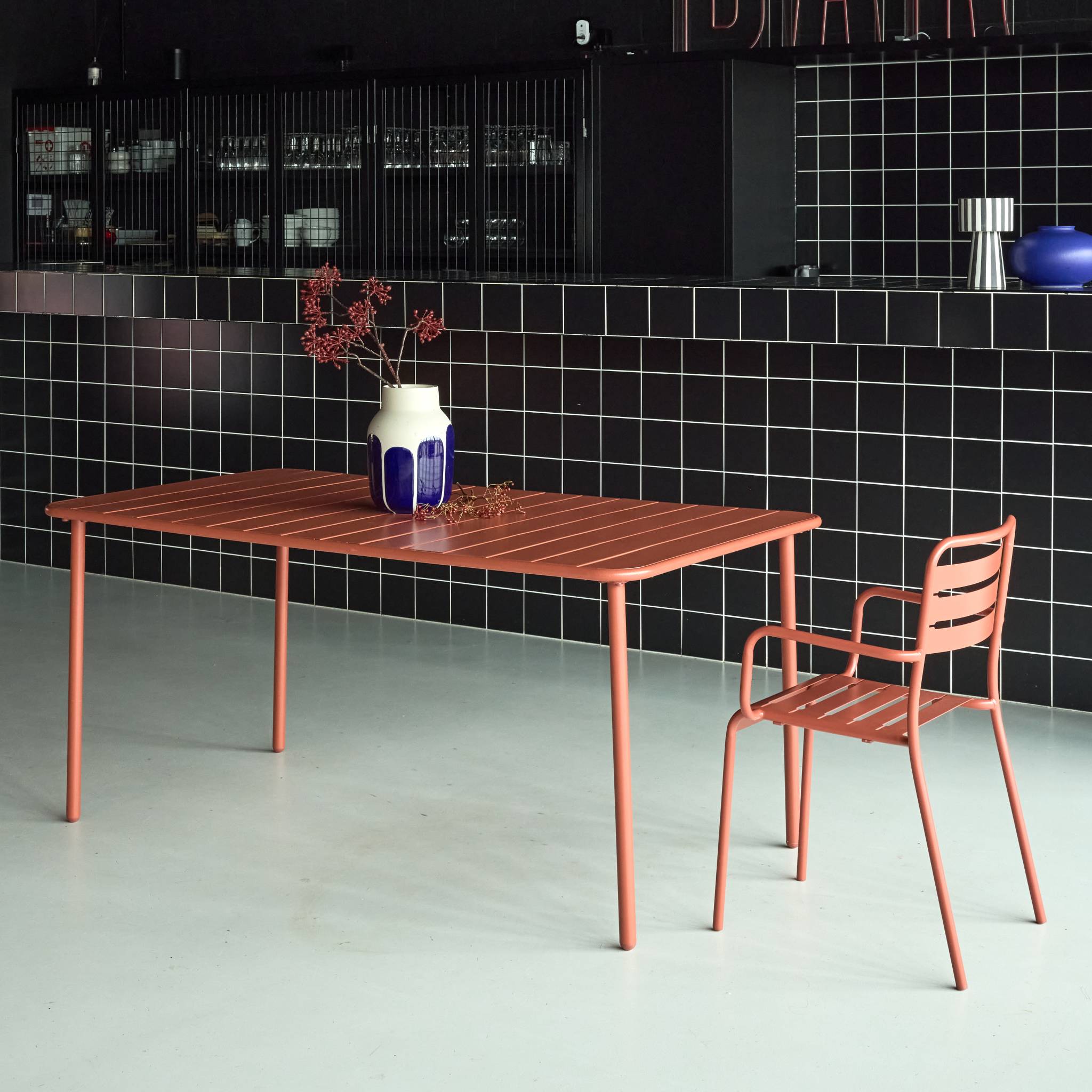 Table de jardin métal 6-8 places. terracotta. Amelia. 160x90xH72.5cm