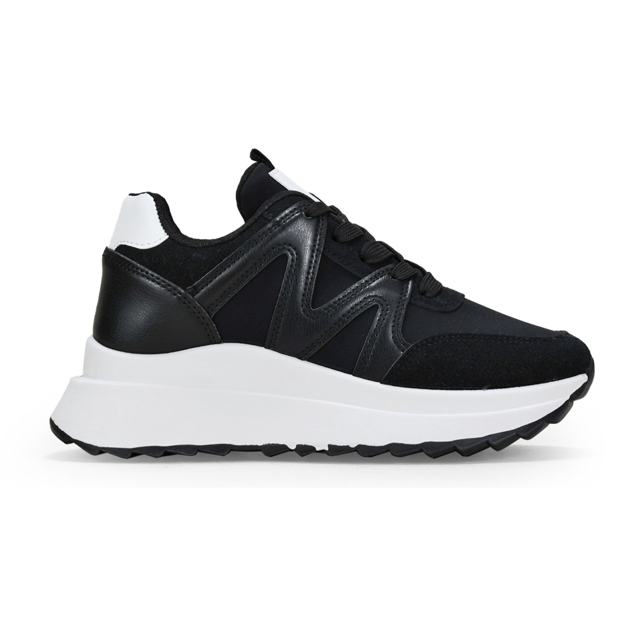 Zapatillas negras con cordones