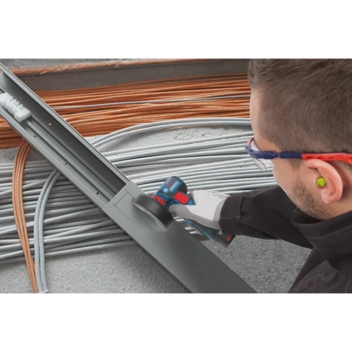 Meuleuse GWS 12V -76V-EC Ø76 mm - BOSCH - Sans batterie, ni chargeur - 3 Disques - L-Boxx - 06019F2003