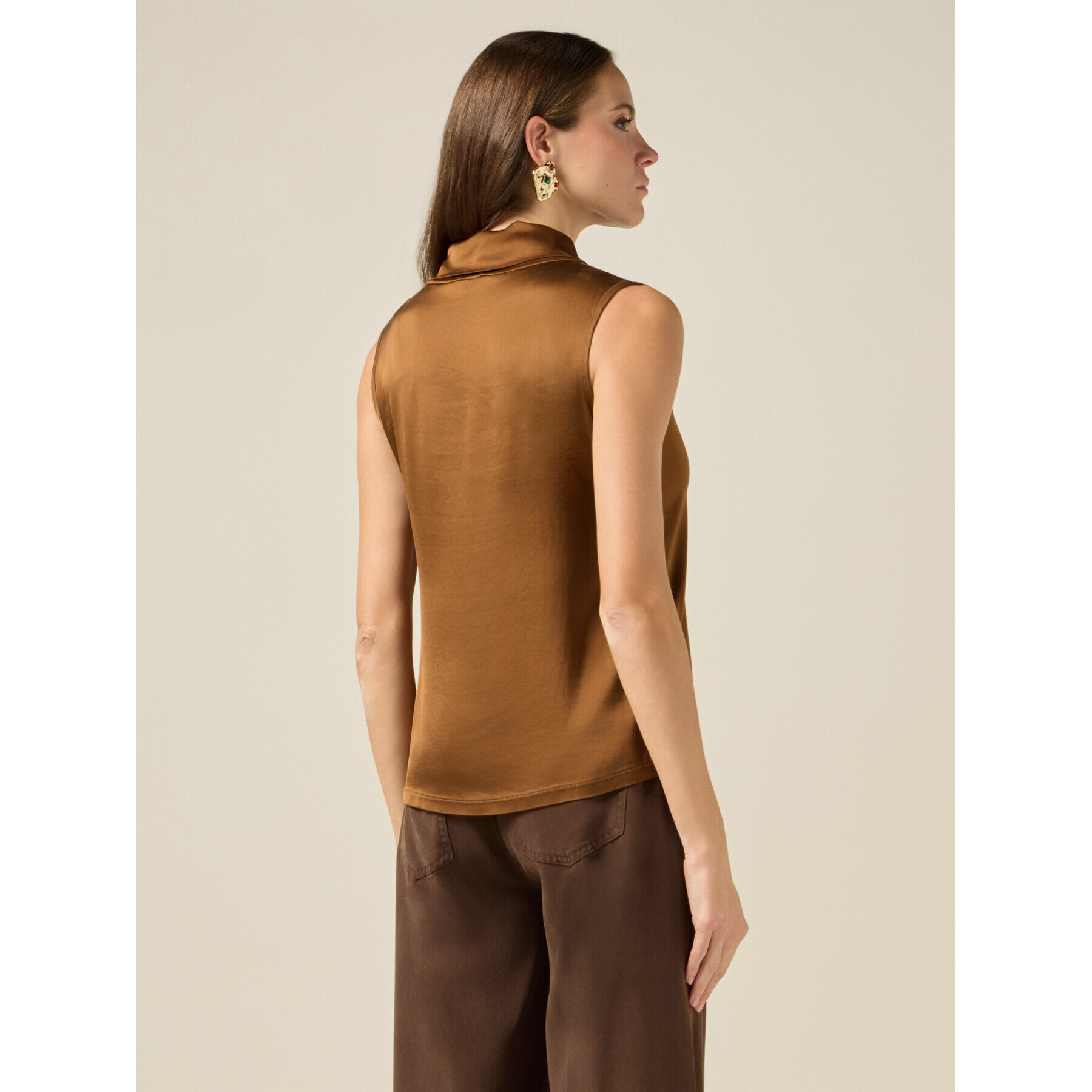 Oltre - Top de raso con cuello alto - Marrón