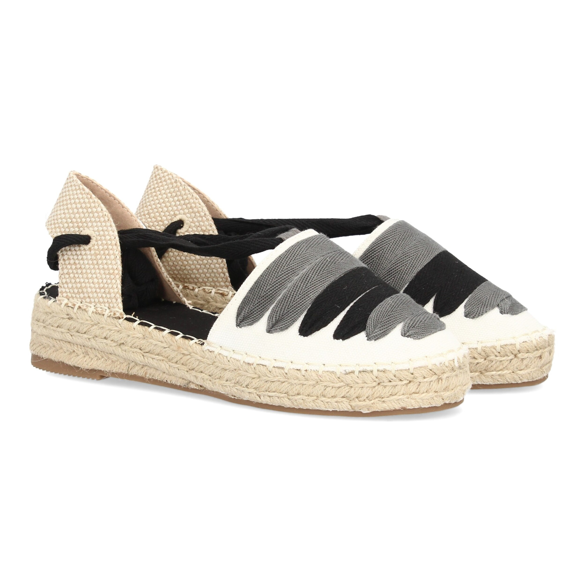 Sandalia de plataforma con cintas.