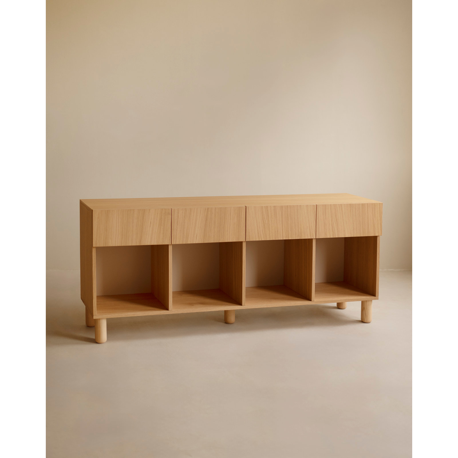 Aparador con 4 cajones de chapa de madera de roble natural de 176x40cm Alto: 75 Largo: 176 Ancho: 40