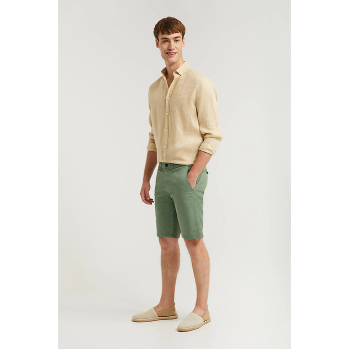 Bermuda relaxed verde chiaro con logo ricamato