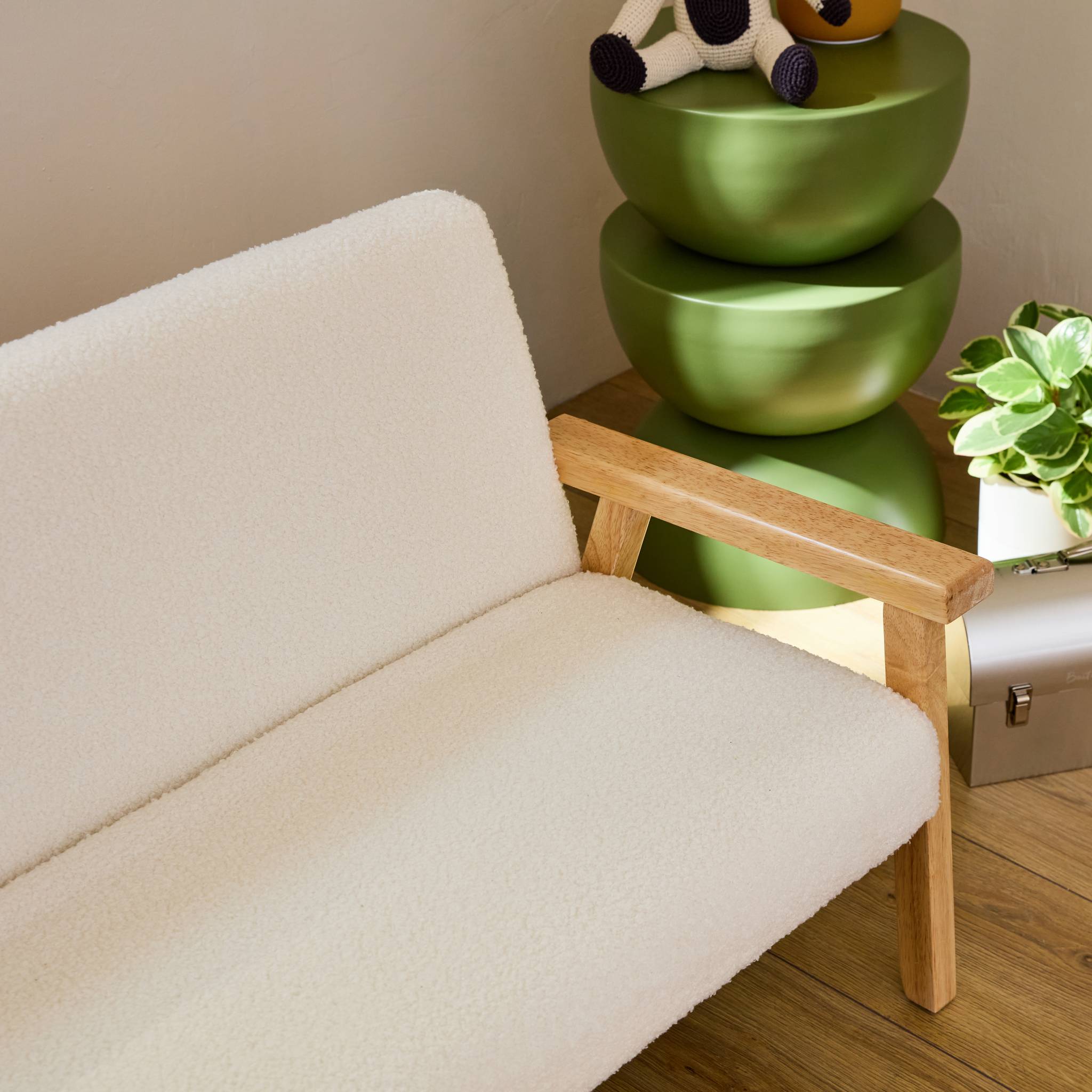 Banquette canapé enfant en bois et tissu bouclette. Isak. L 84 x P 43.5 x H 50cm